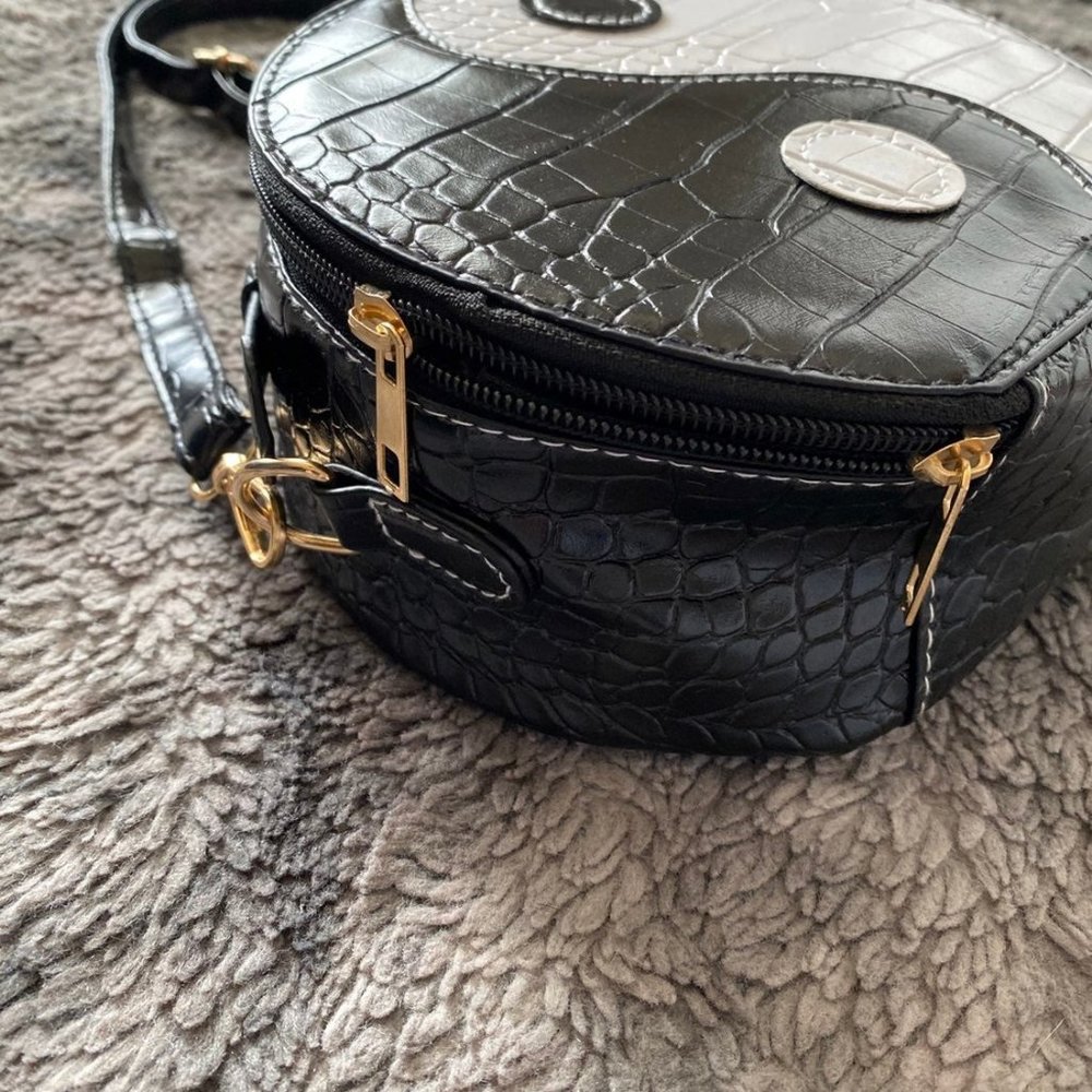 Opposites Attract Vegan Leather Purse - Picture 5 of 11